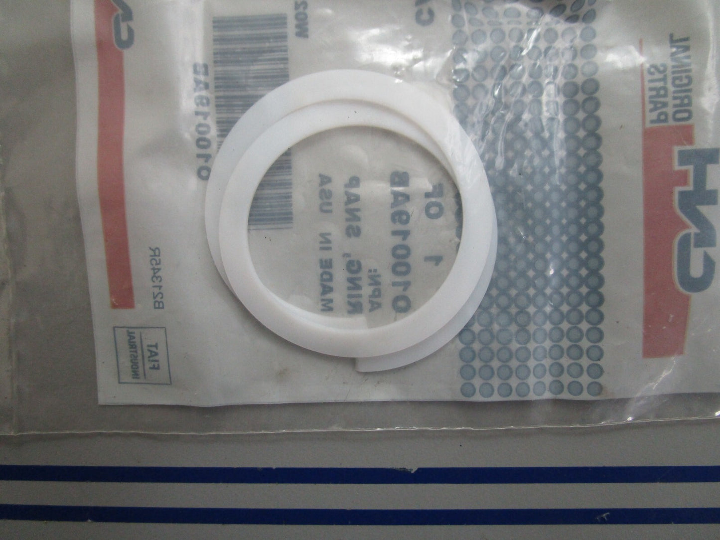 *NEW OEM* 0820 Case New Holland Snap Ring 010019AB