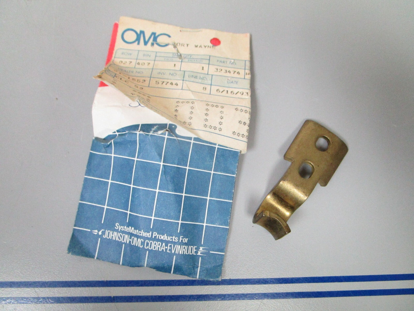 *NEW OEM* 0810 OMC Johnson Evinrude Motor Cover Hook 323474 0323474