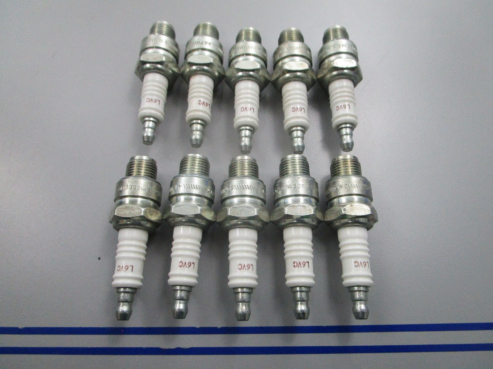 NEW (LOT OF 10) Champion L6VC Spark Plug 0810