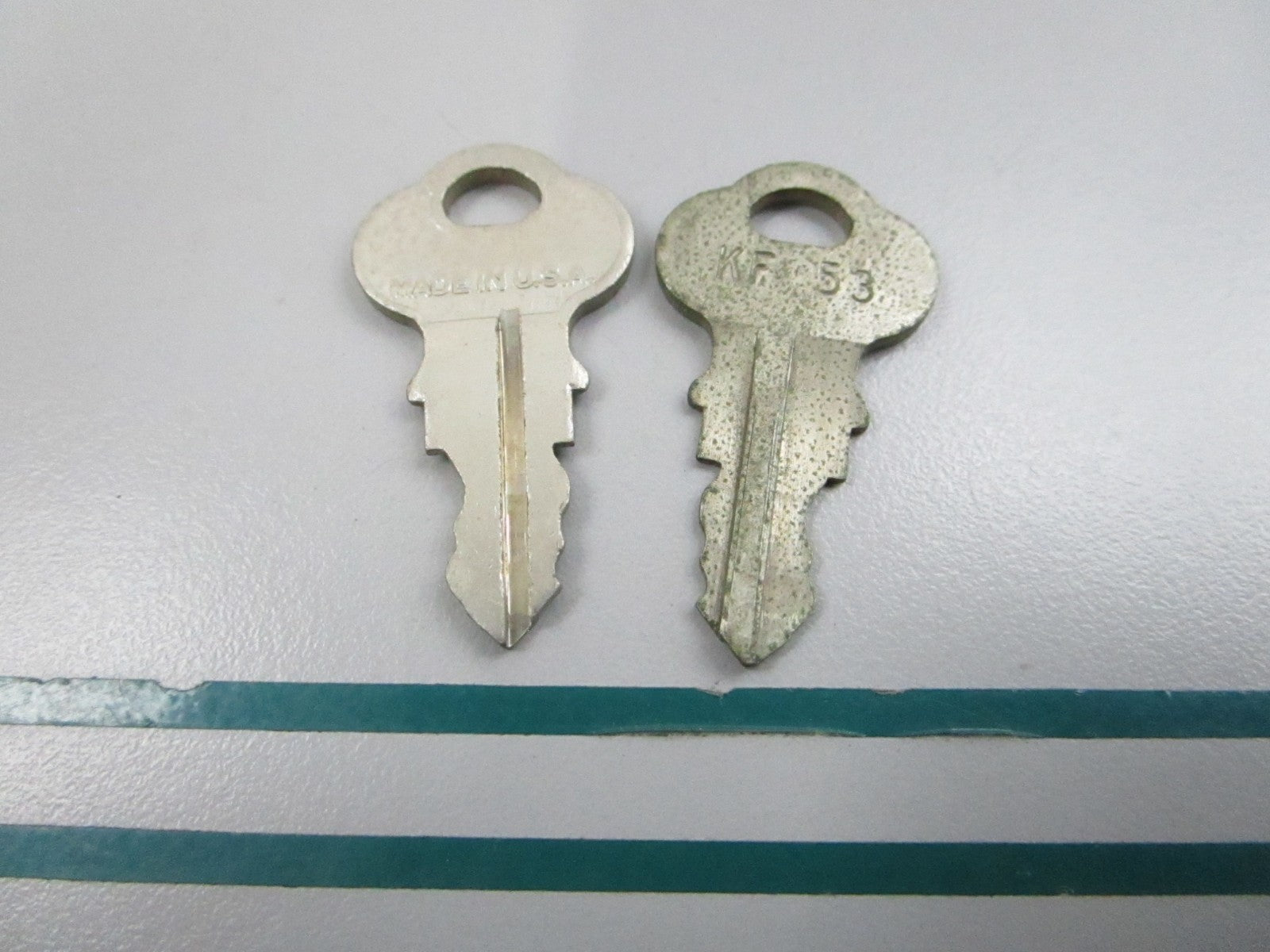 NEW OEM (LOT OF 2) 501568 0501568 OMC Johnson Evinrude KF53 Ignition Key 0810