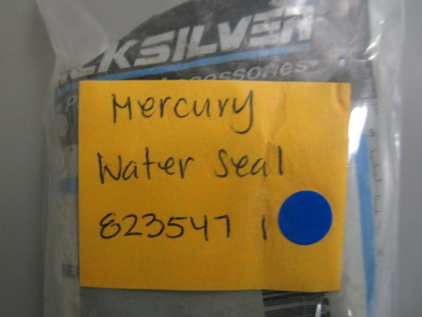 *NEW OEM* 0810 Mercury Quicksilver Water Seal 8235471