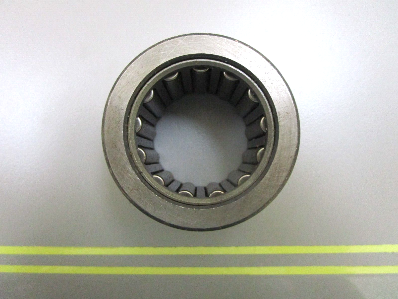 *NEW OEM* 0750 OMC Johnson Evinrude ROLLER BEARING 377661 0377661