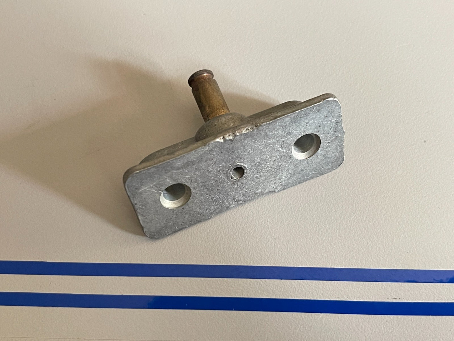 *NEW OEM* 0810 OMC Johnson Evinrude Lower Mount 278318 0278318