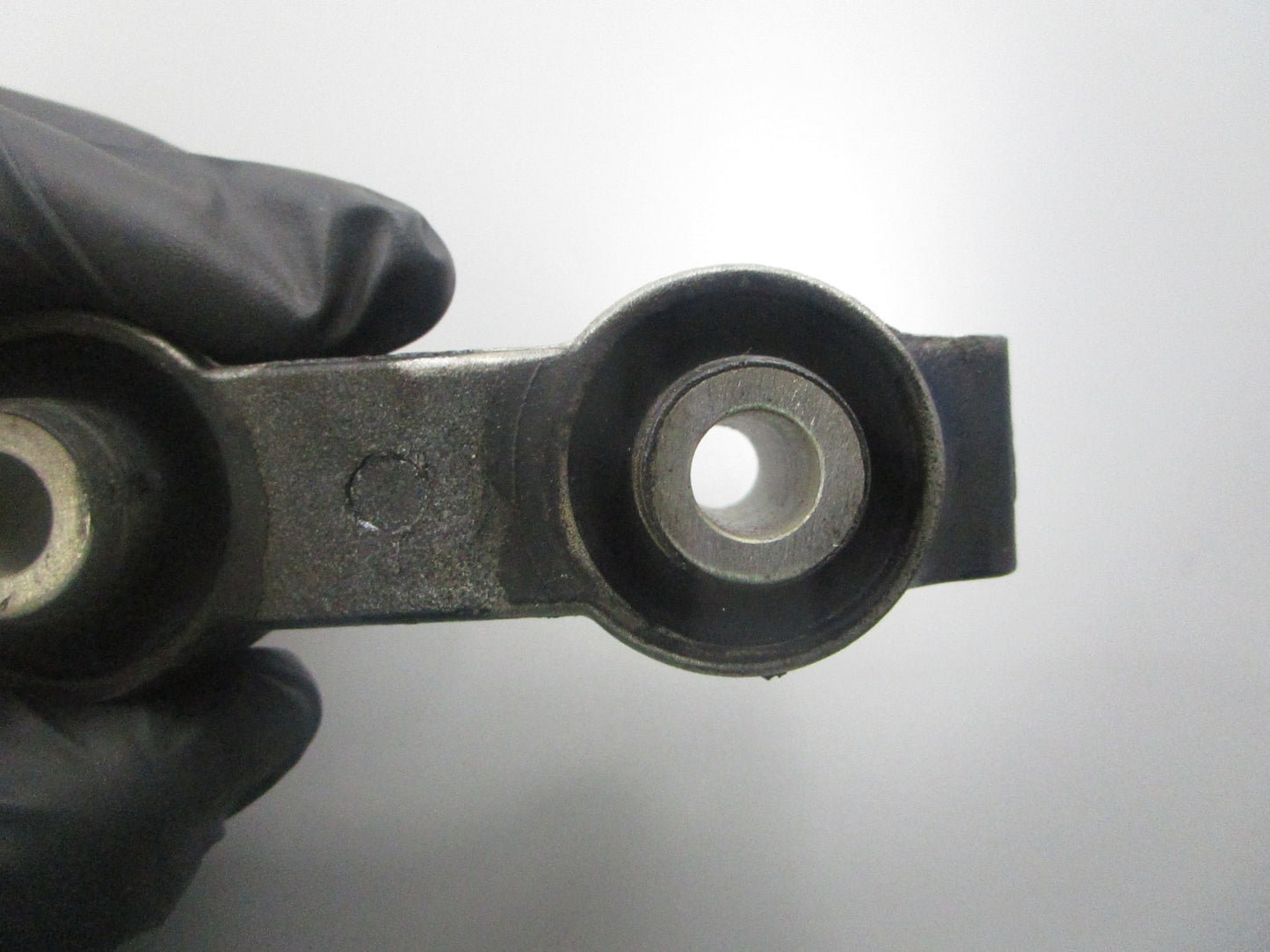 *NEW OEM* 0810 OMC Johnson Evinrude Rubber Mount 395873 0395873