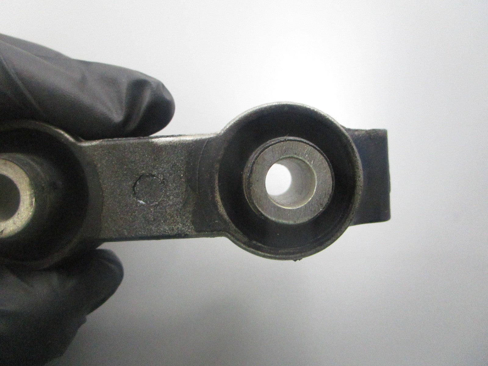 *NEW OEM* 0810 OMC Johnson Evinrude Rubber Mount 395873 0395873