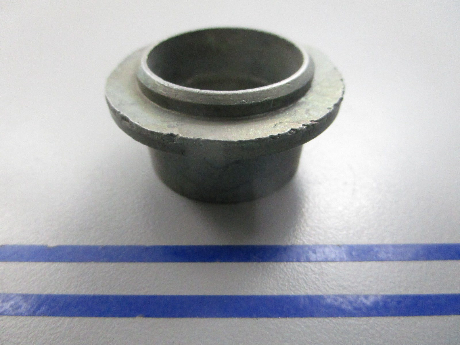 NEW OEM 305403 0305403 OMC Johnson Evinrude Exhaust Relief Spring Retainer 0810