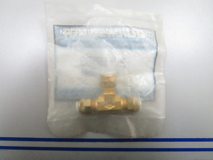 *NEW OEM* 0810 Mercury Quicksilver Fitting 22-16389