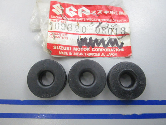 NEW OEM (LOT OF 3) 09320-08013 Suzuki Cushion 0810