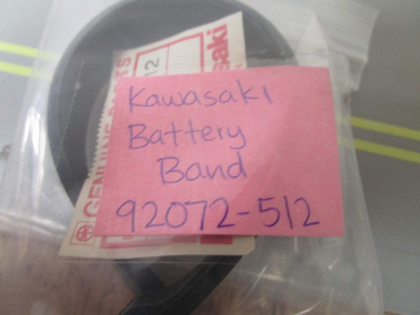 *NEW* 0750 Kawasaki BATTERY BAND 92072-512