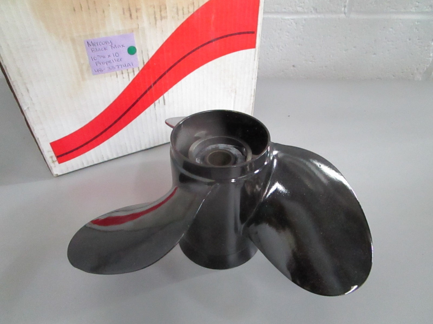 NEW OEM 48-33774A1 Mercury Black Max 10⅞ × 10 Propeller 0820