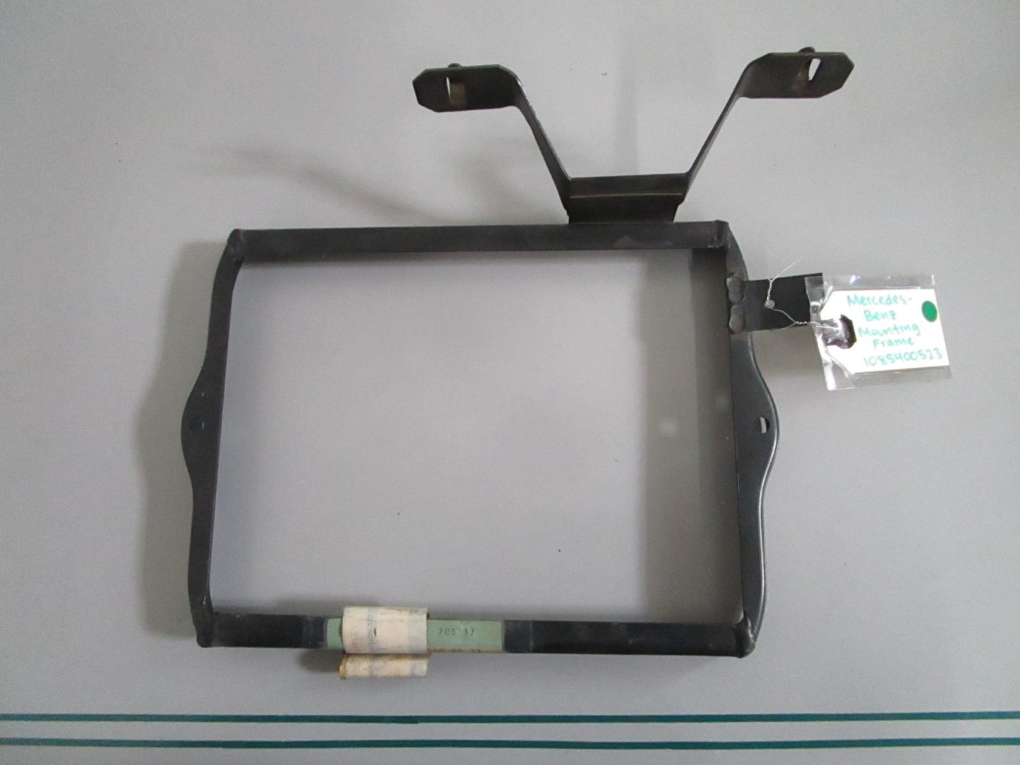 NEW OEM 108400523 Mercedes-Benz Mounting Frame 0820