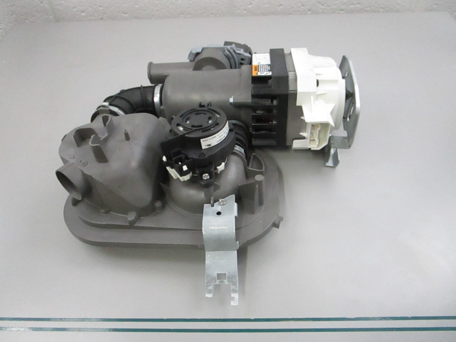 NEW OEM W11416362 Whirlpool Pump & Motor Assembly 0810