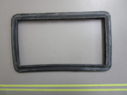 *NEW OEM* 0810 Volvo Penta Sealing Strip 831902