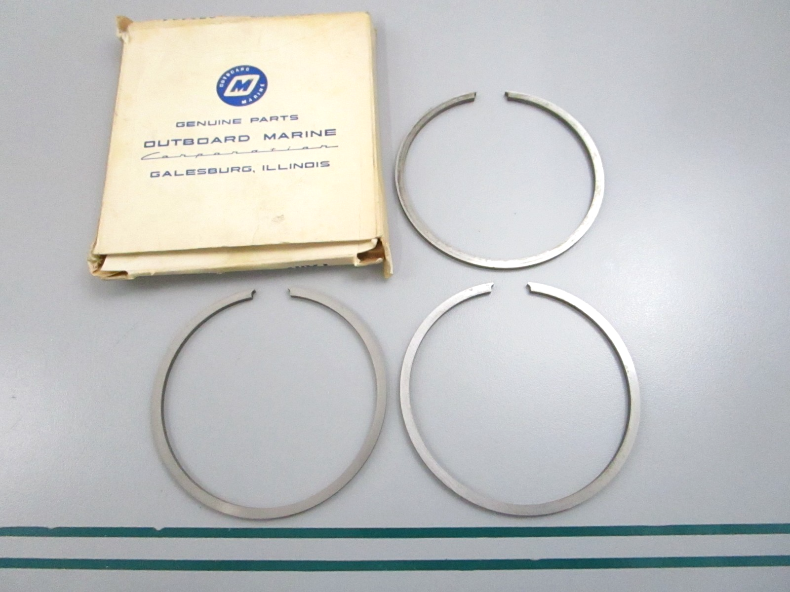 NEW OEM 378424 0378424 OMC Johnson Evinrude 2 Piston Ring Set 0810