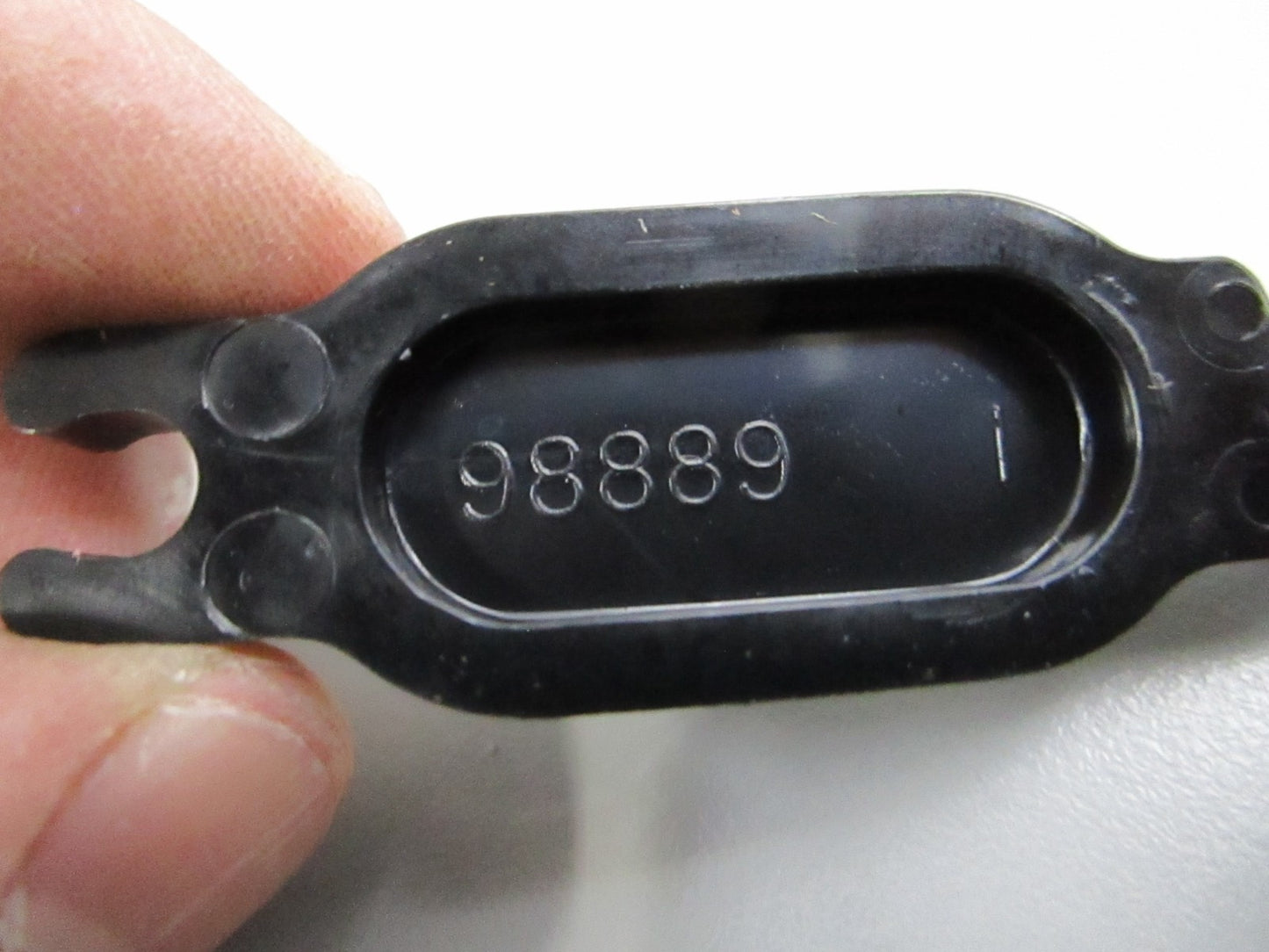NEW OEM 98889 Mercury Quicksilver Retainer 0810