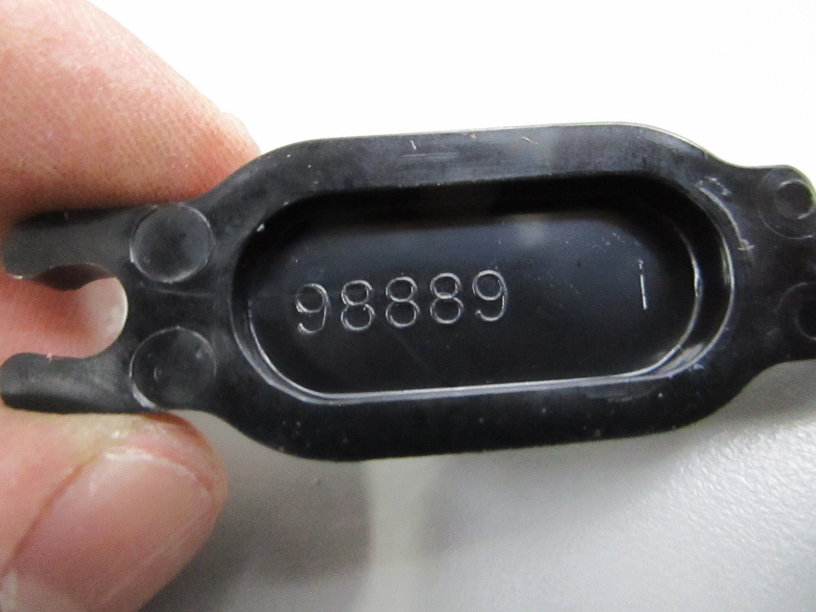 NEW OEM 98889 Mercury Quicksilver Retainer 0810
