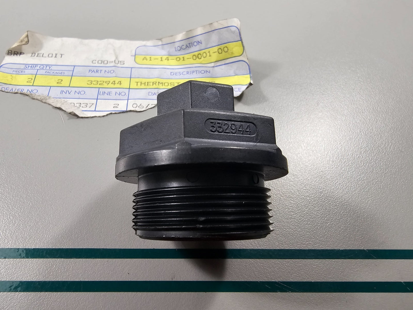 NEW OEM 778332 0778332 OMC Johnson Evinrude Thermostat Plug 0810