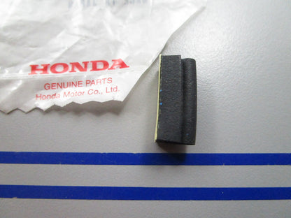 NEW OEM 81204-MV9-300 Honda Seal 0810