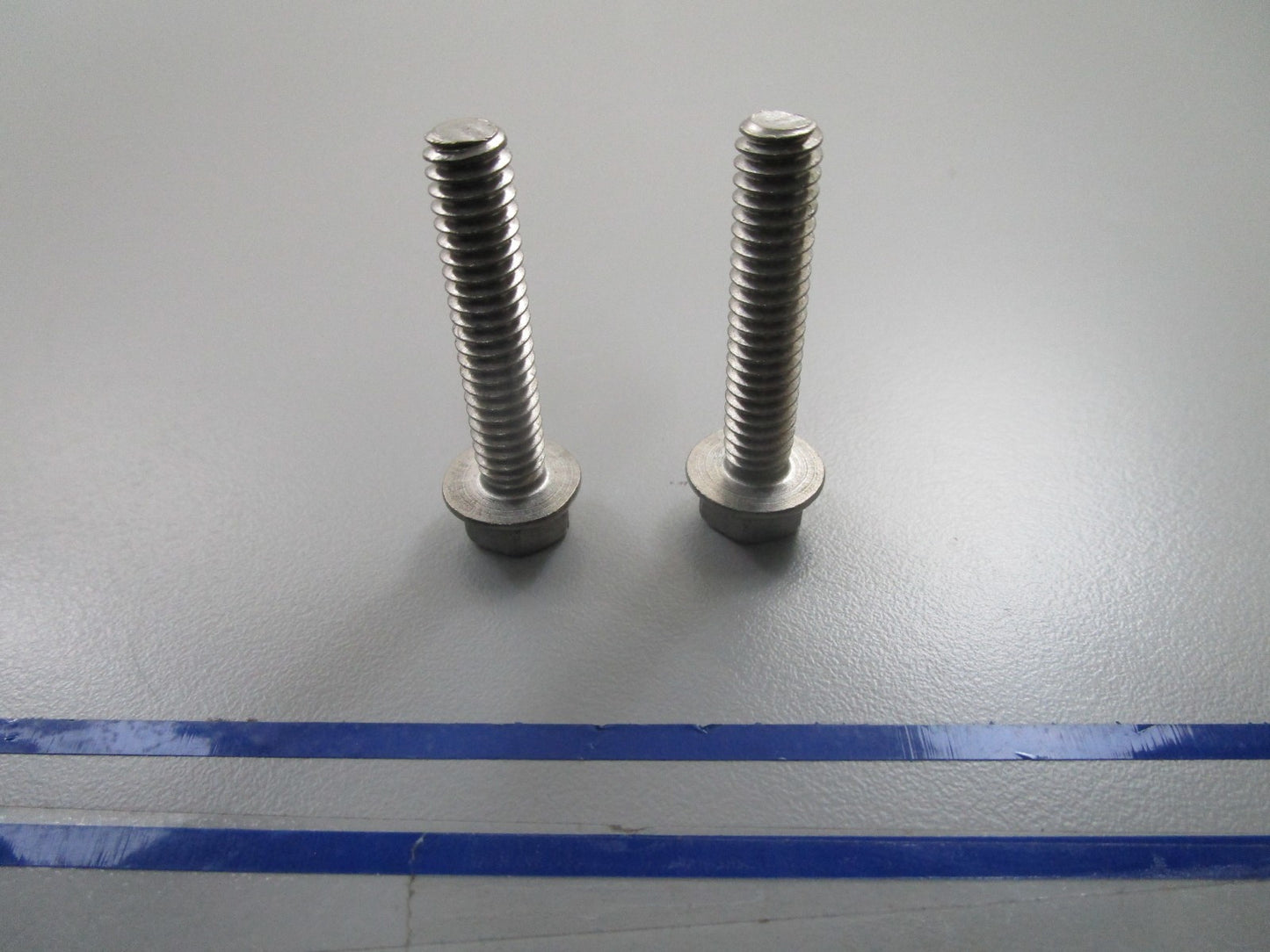 *NEW OEM* (LOT OF 2) 0810 OMC Johnson Evinrude Screw 333676 0333676
