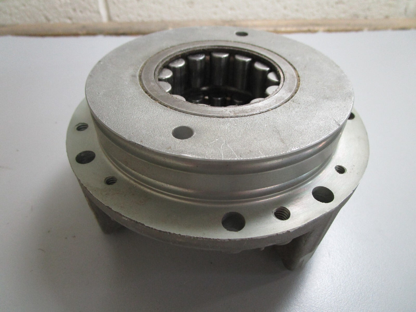 *NEW OEM* 0820 OMC Johnson Evinrude Crankcase Head & Bearing 387432 0387432