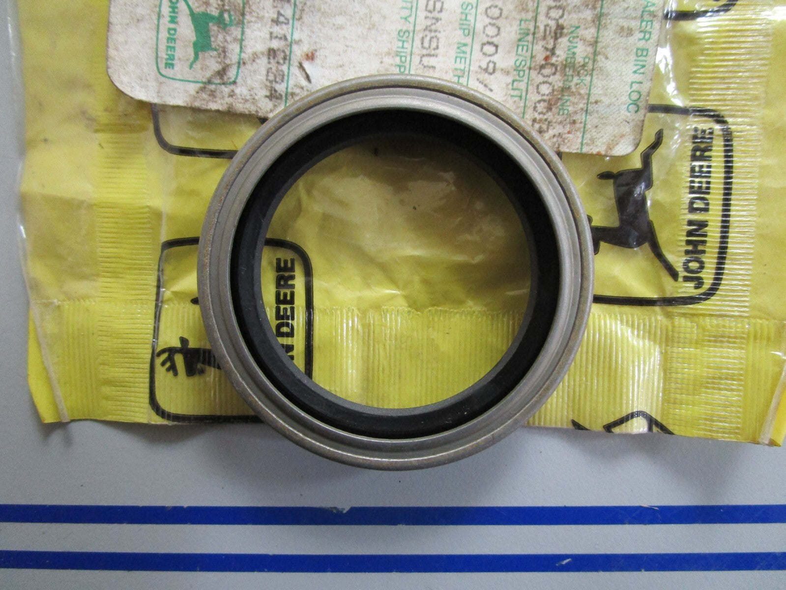 *NEW OEM* 0820 John Deere Seal AF2788R