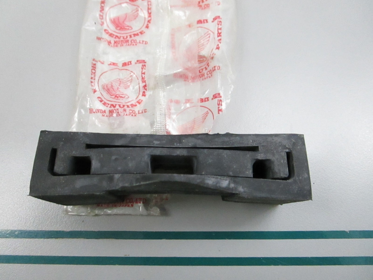 NEW OEM 17613-288-000 Honda Rubber Mount 0810
