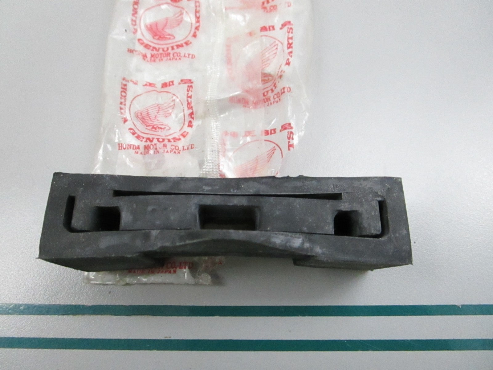 NEW OEM 17613-288-000 Honda Rubber Mount 0810
