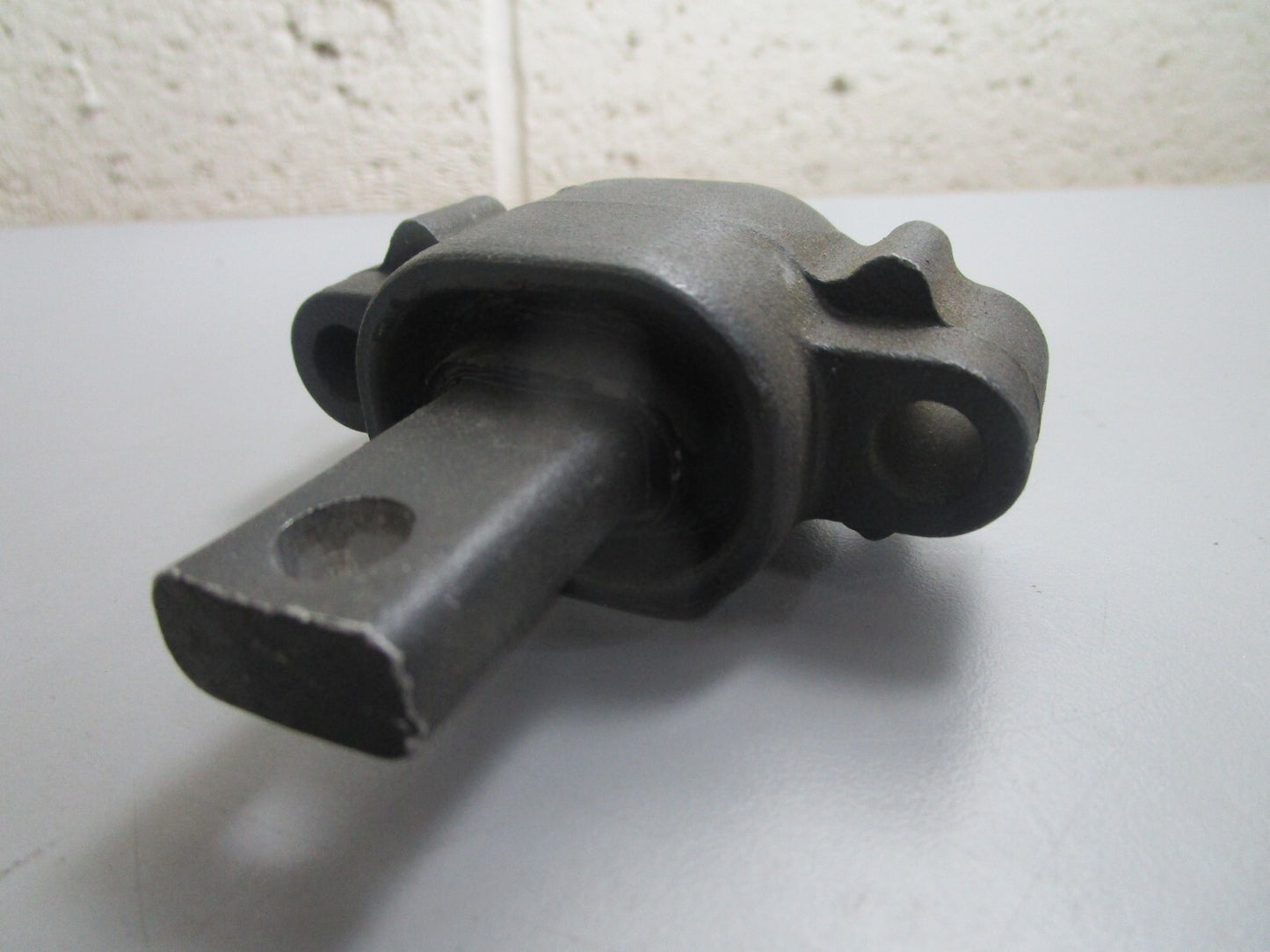 *NEW OEM* 0820 OMC Johnson Evinrude Lower Rubber Mount 388411 0388411