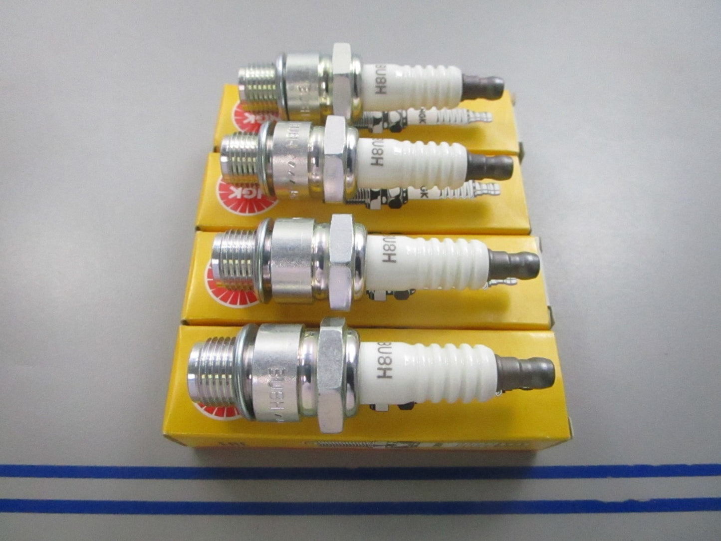 NEW (LOT OF 4) BU8H NGK Spark Plug 0810