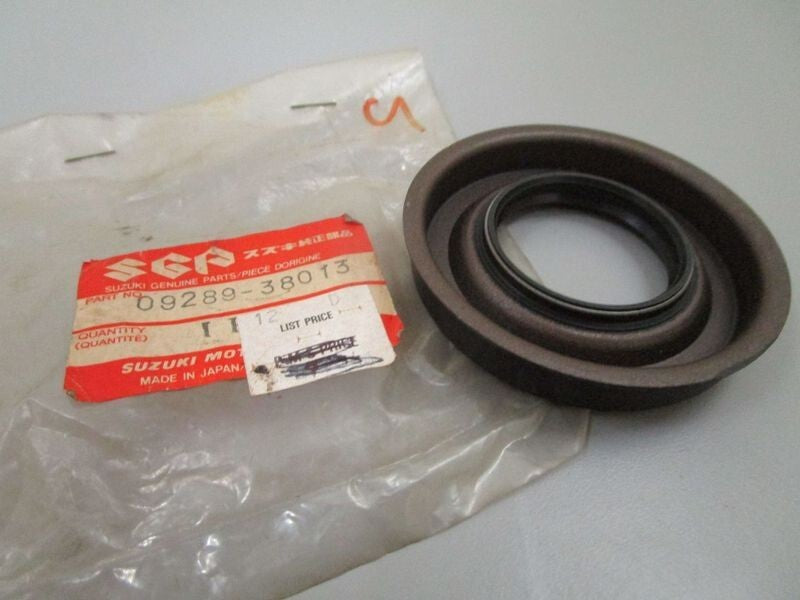 *NEW OEM* 0770 Suzuki Oil Seal 09289-38013
