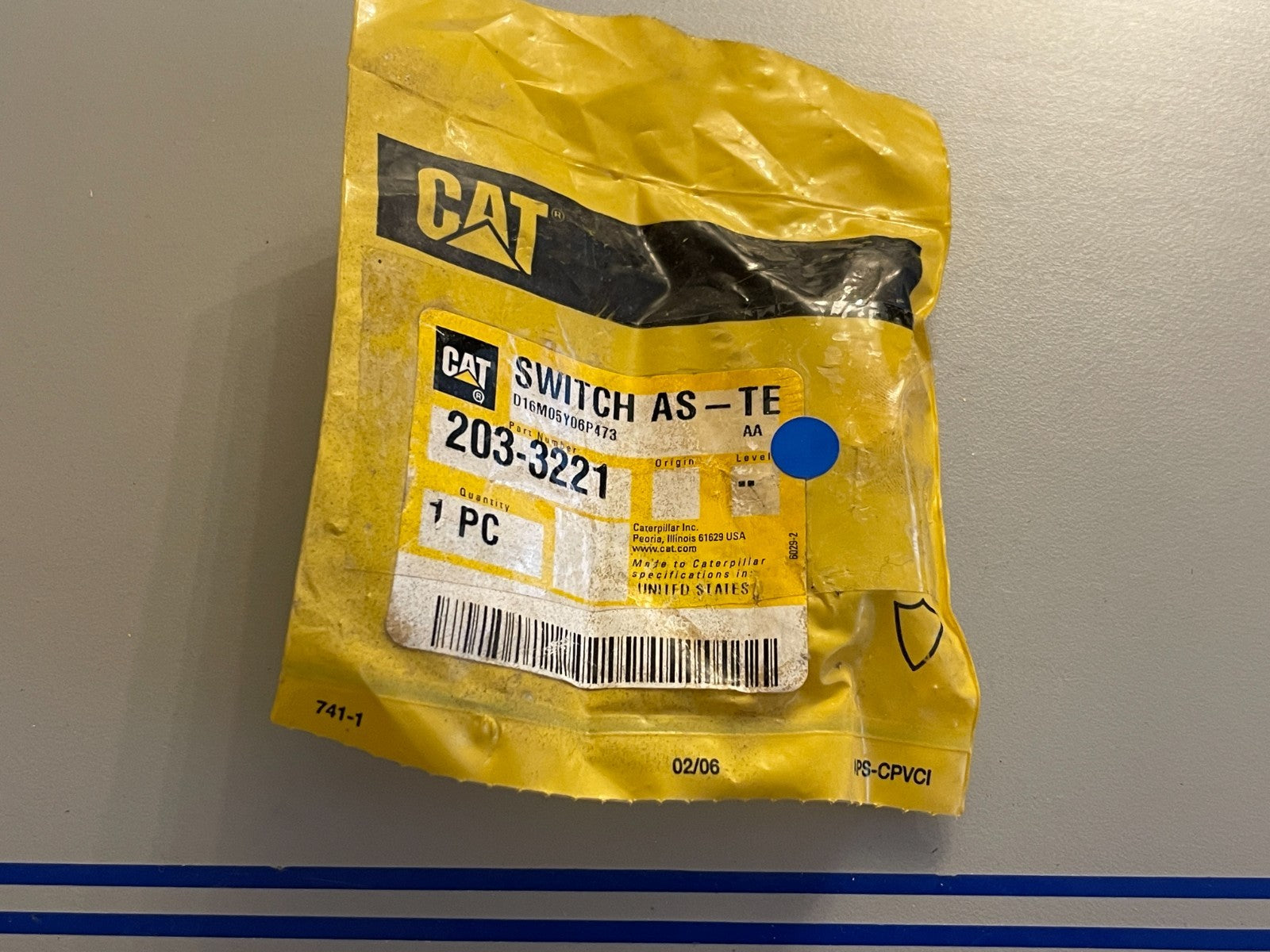 NEW OEM 203-3221 CAT Caterpillar Temperature Switch Assembly 0720