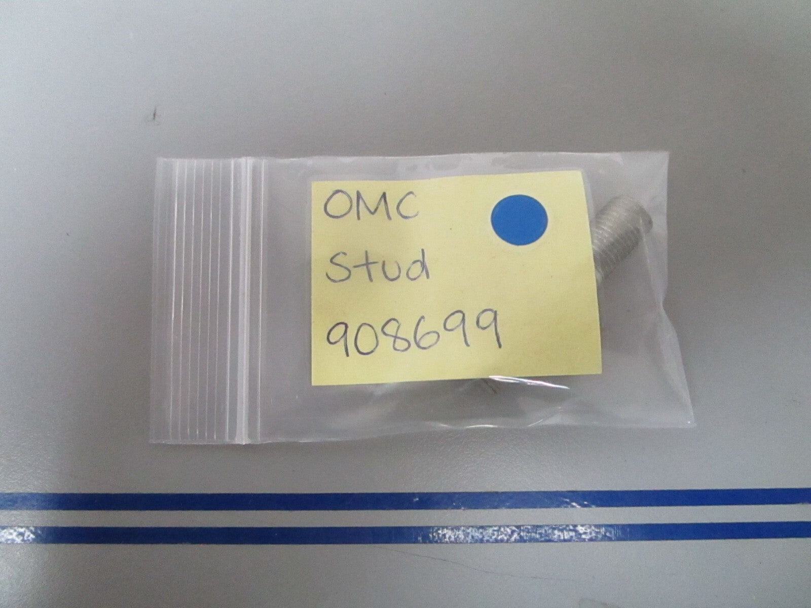 *NEW OEM* 0770 OMC Johnson Evinrude Stud 908699 0908699