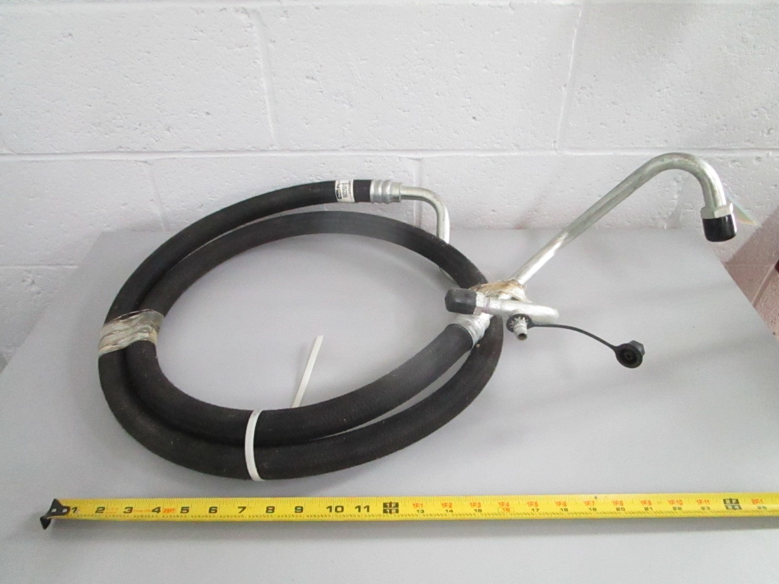 NEW OEM RE225312 John Deere Line 0820