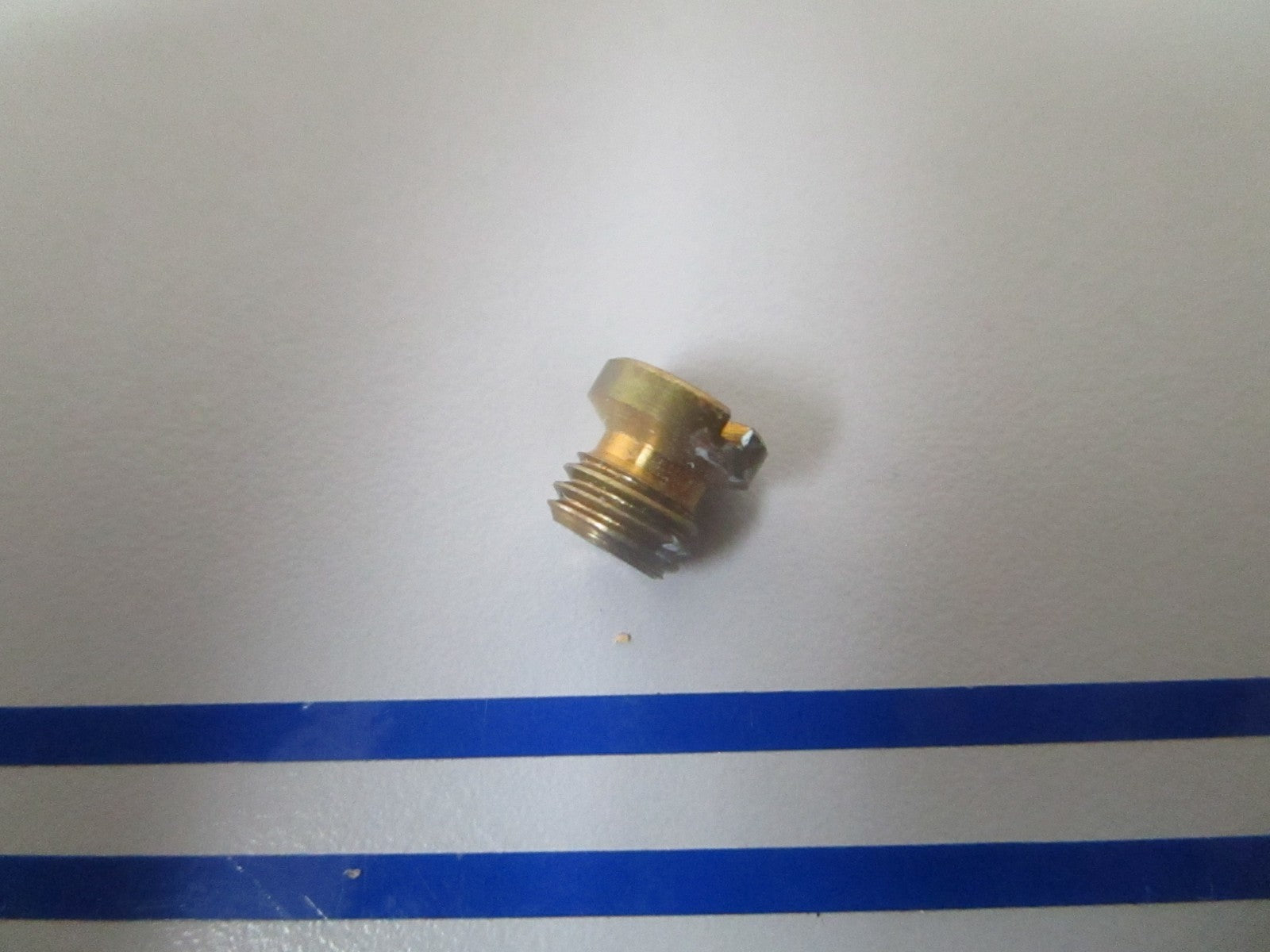 NEW OEM 328533 0328533 OMC Johnson Evinrude Orifice Plug 0810