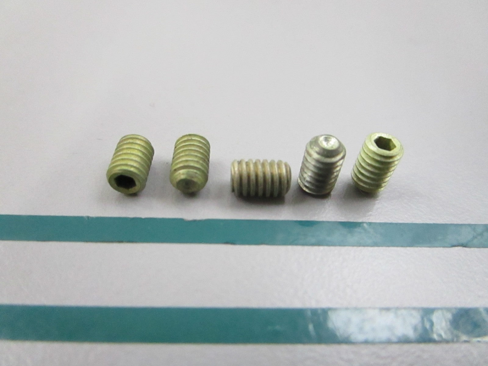 NEW OEM (LOT OF 5) 303245 0303245 OMC Johnson Evinrude Screw 0810