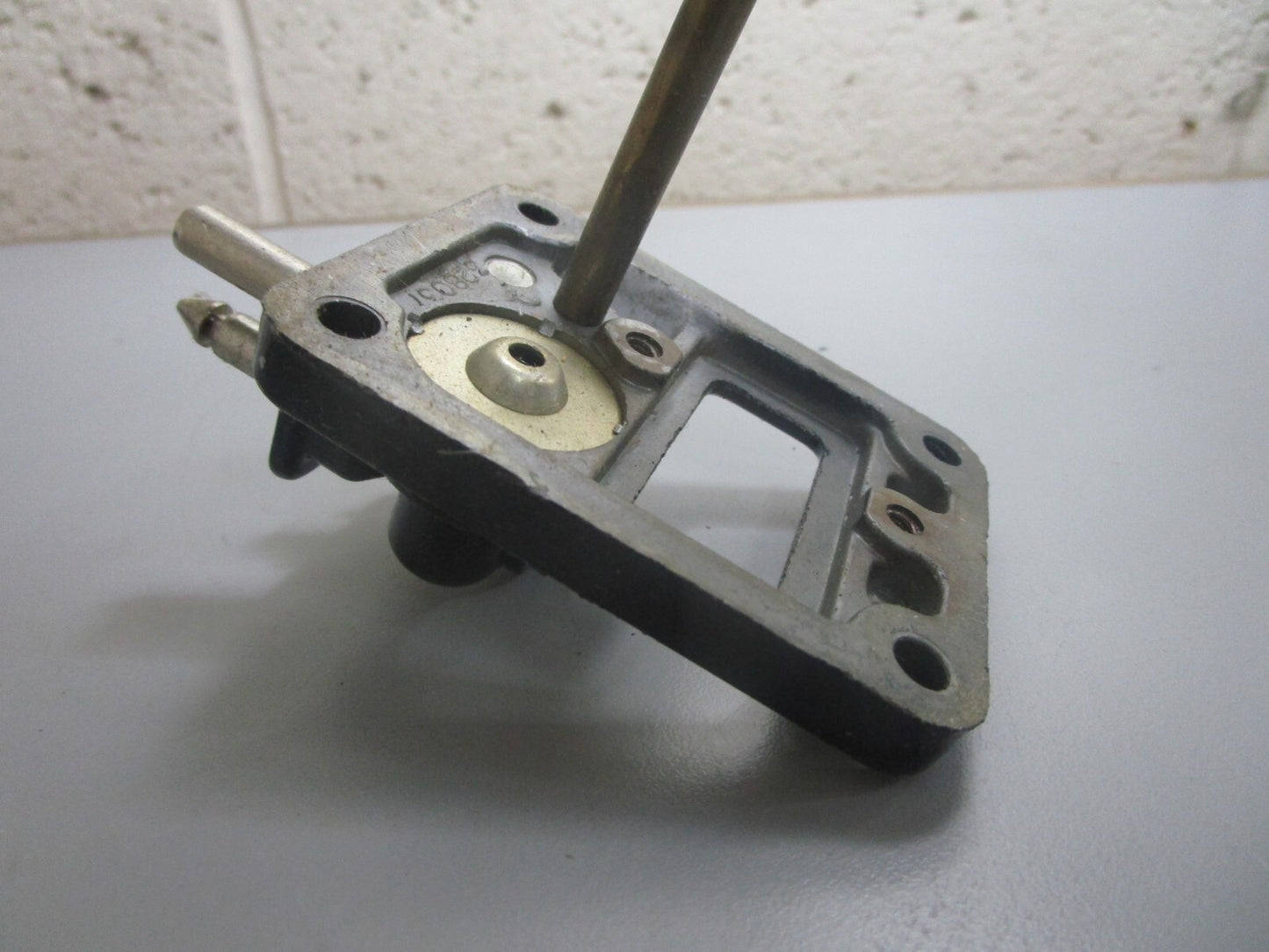 *NEW OEM* 0820 OMC Johnson Evinrude Fuel Housing & Pickup 398409 0398409