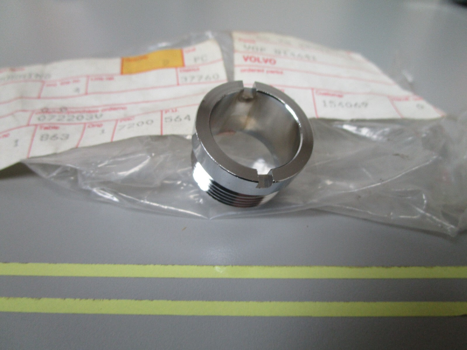 *NEW OEM* 0810 Volvo Penta Bushing 814641