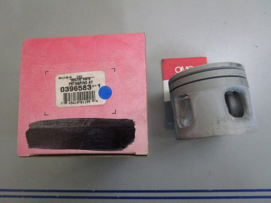 *NEW OEM* 0820 OMC Johnson Evinrude Piston & Ring Assy 396583 0396583