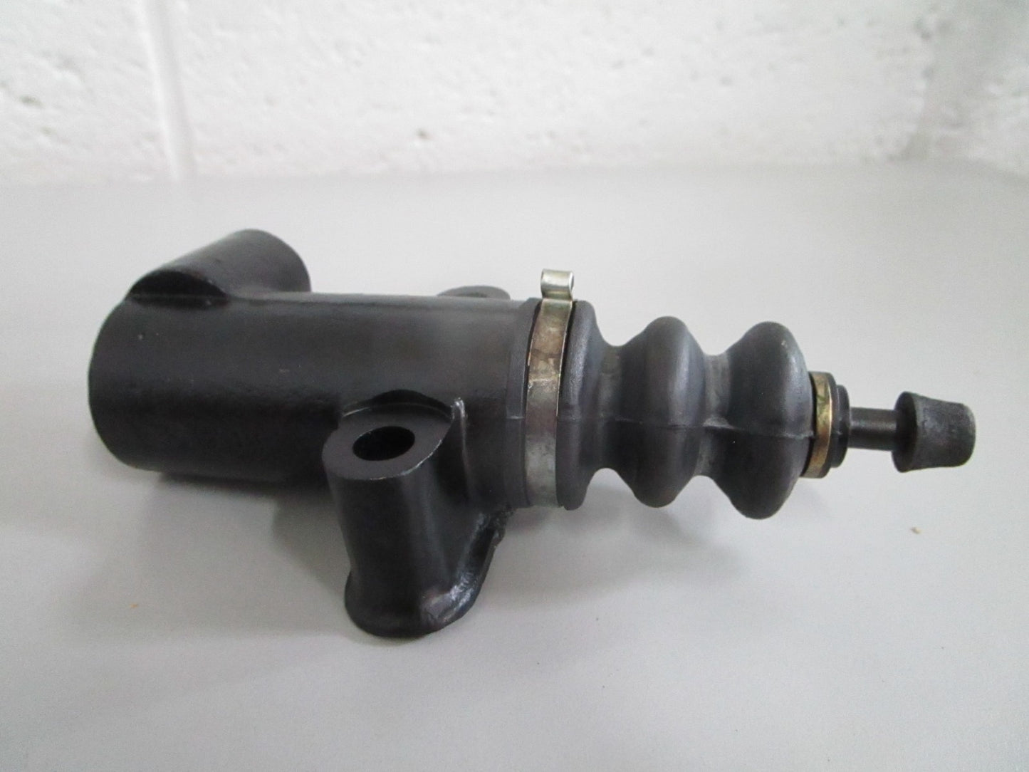 NEW OEM 0002954207 Mercedes-Benz Slave Cylinder 0820