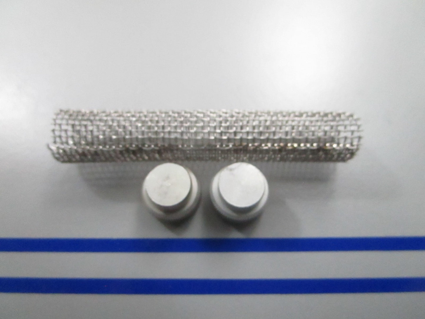 *NEW OEM* 0810 OMC Johnson Evinrude Screen w/ 2 Plugs 396200 0396200