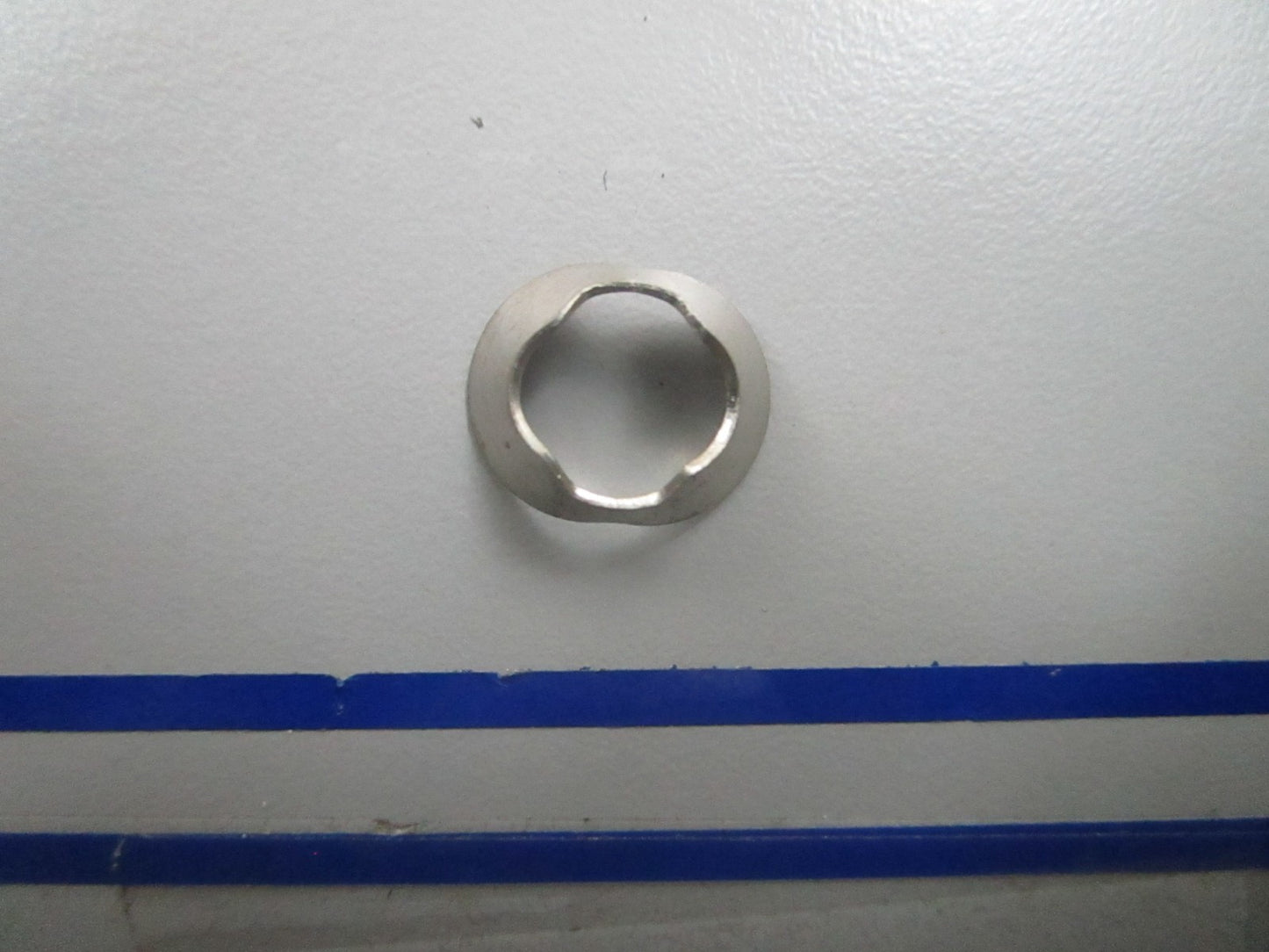 *NEW OEM* 0810 OMC Johnson Evinrude Retainer 302420 0302420