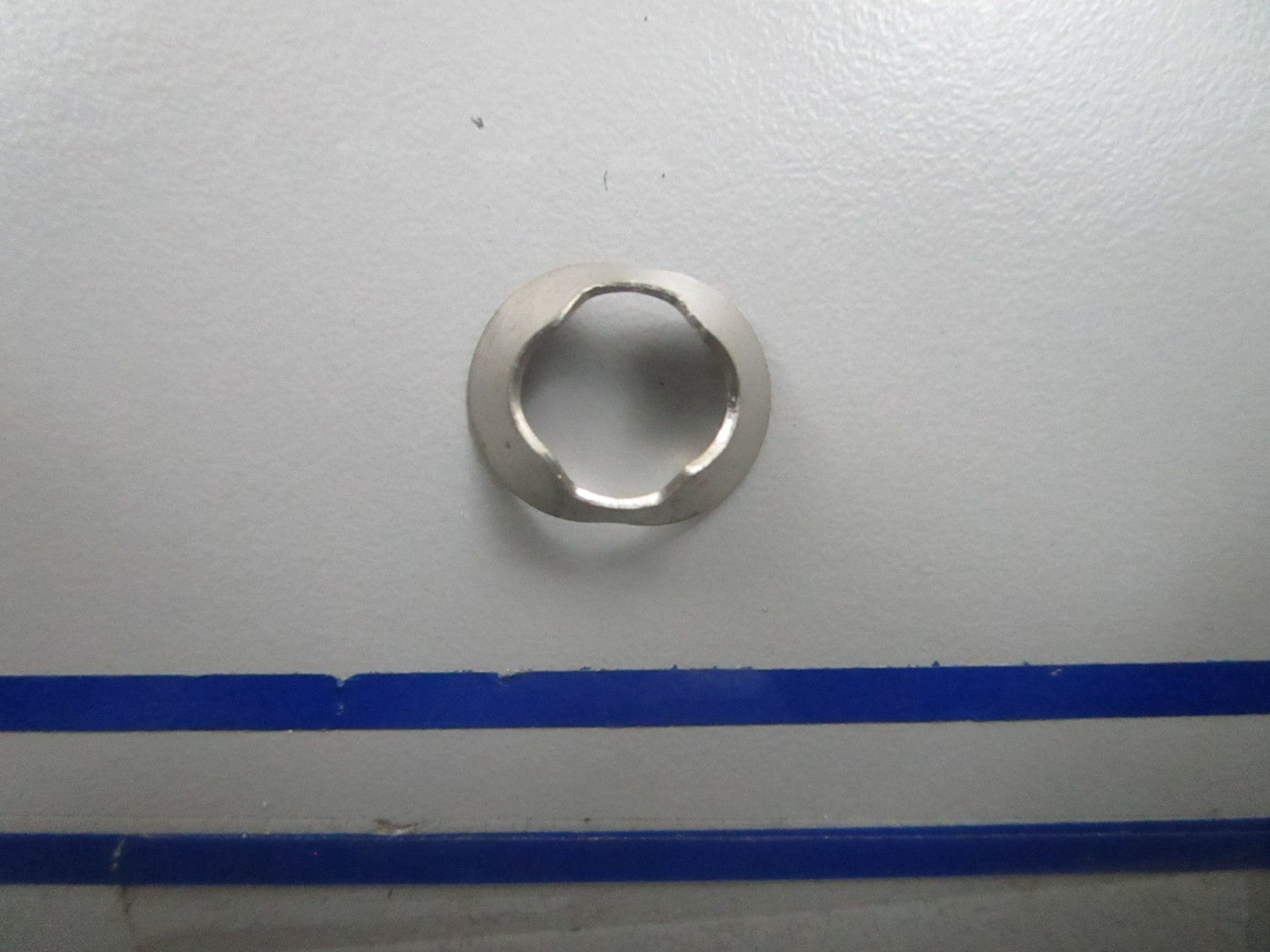 *NEW OEM* 0810 OMC Johnson Evinrude Retainer 302420 0302420