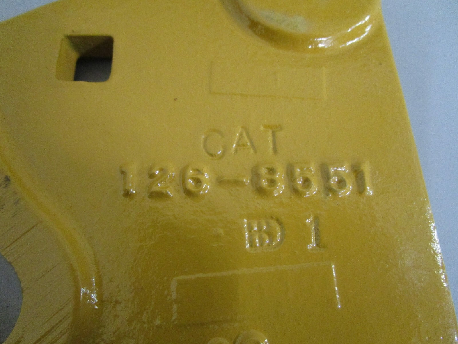 *NEW OEM* 0820 CAT Bracket Assy 126-8551