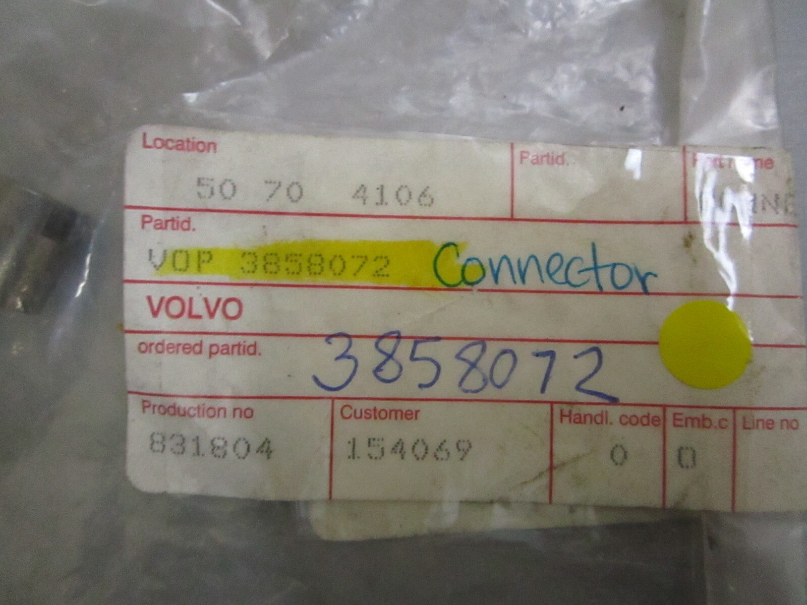 *NEW OEM* 0810 Volvo Penta Connector 3858072