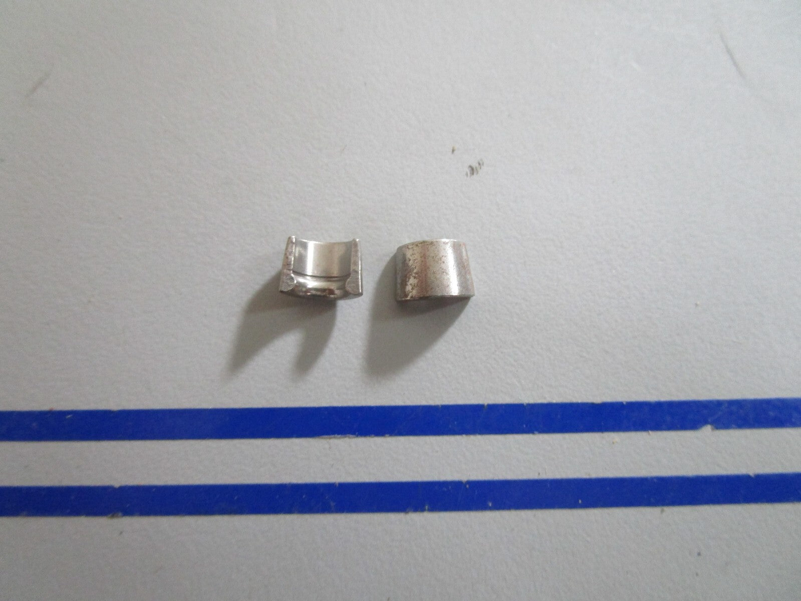 *NEW OEM* (LOT OF 2) 0810 OMC Johnson Evinrude Valve Keeper 337229 0337229
