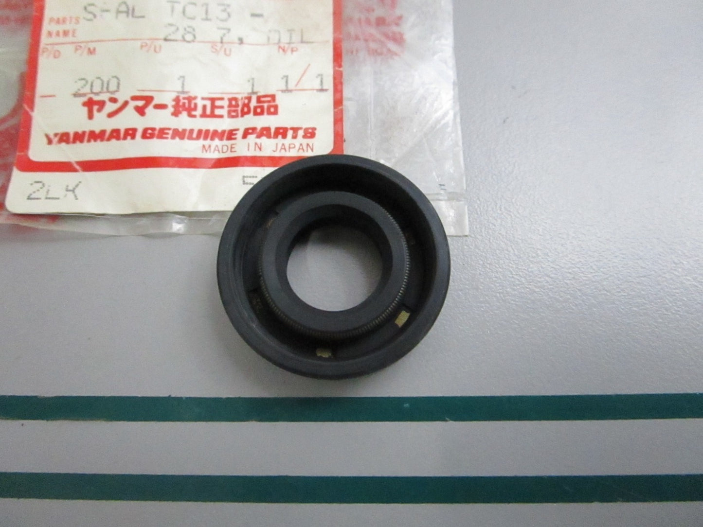 NEW OEM 124223-42080 Yanmar Oil Seal 0810