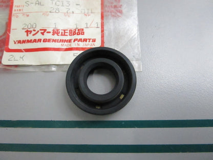 NEW OEM 124223-42080 Yanmar Oil Seal 0810