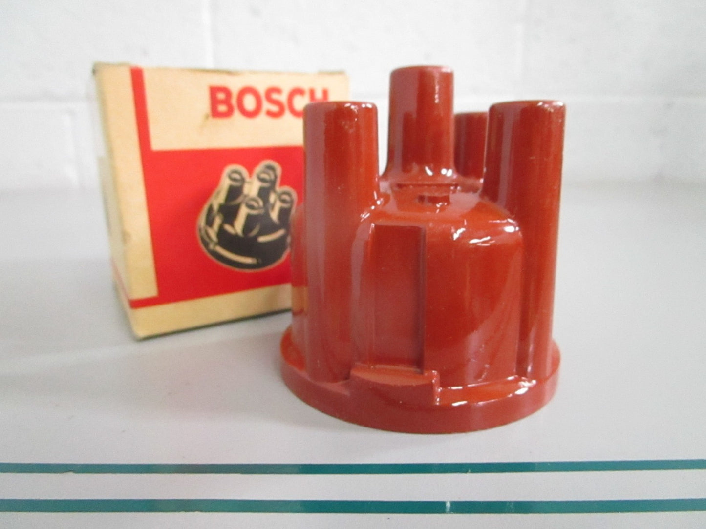 NEW OEM 870690 1235522059 Volvo Penta Bosch Distributor Cap 0820
