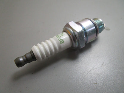 *NEW* (LOT OF 4) 0810 NGK Spark Plug BP8H-N-10