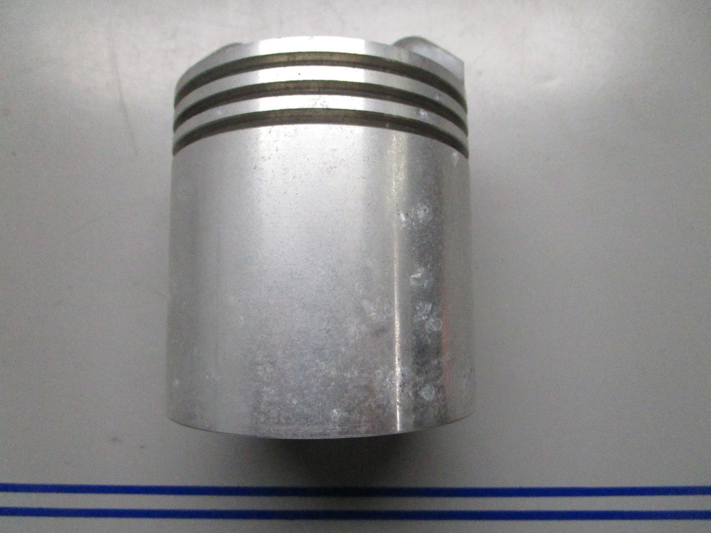 *NEW OEM* 0820 OMC Johnson Evinrude Piston 376829 0376829 304320